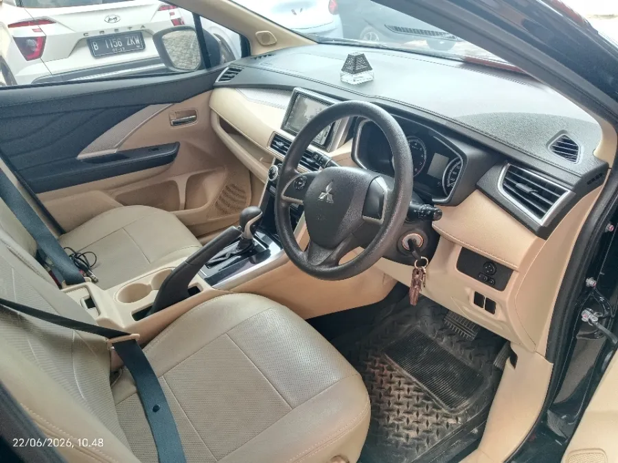 Foto Mobil Bekas Kabin Depan Mitsubishi Xpander 1.5 Exceed tahun 2019