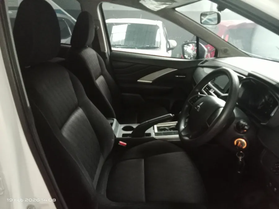 Foto Mobil Bekas Kabin Depan Mitsubishi Xpander 1.5 Exceed tahun 2022