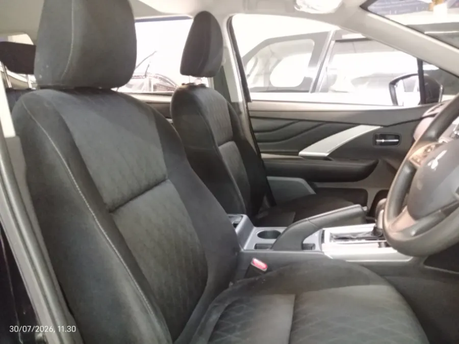 Foto Mobil Bekas Kabin Depan Mitsubishi Xpander 1.5 Exceed tahun 2022