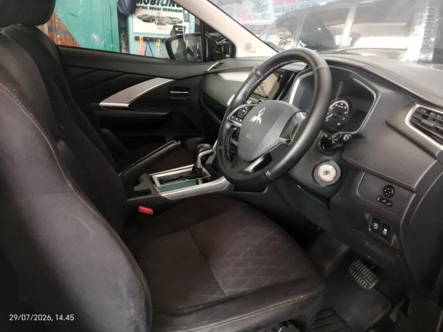 Foto Mobil Bekas Kabin Depan Mitsubishi Xpander 1.5 Exceed tahun 2022