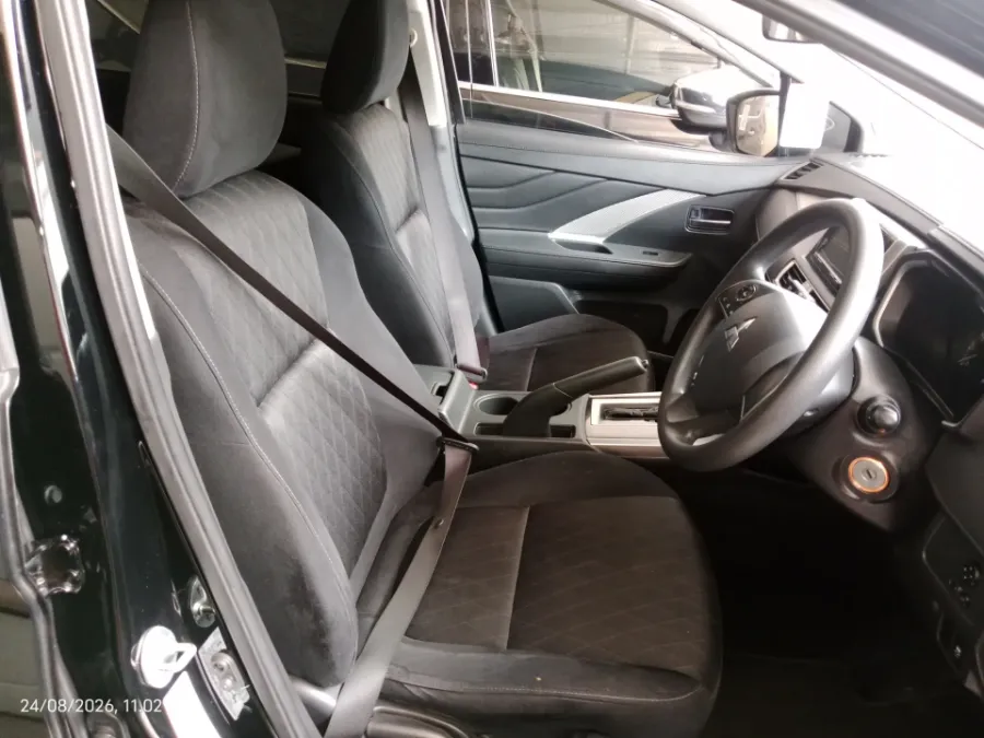 Foto Mobil Bekas Kabin Depan Mitsubishi Xpander 1.5 Exceed tahun 2022
