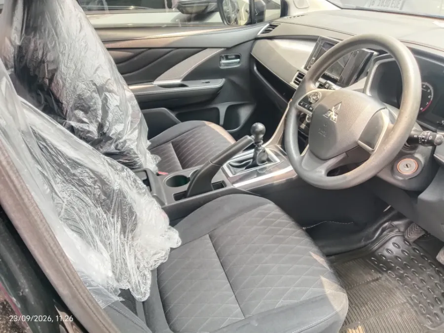 Foto Mobil Bekas Kabin Depan Mitsubishi Xpander 1.5 Exceed tahun 2022