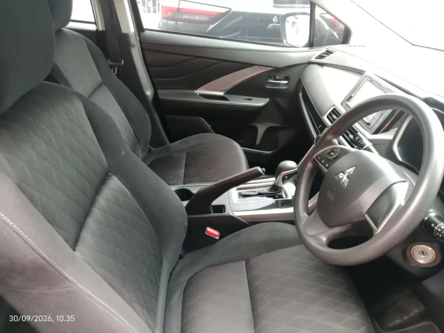 Foto Mobil Bekas Kabin Depan Mitsubishi Xpander 1.5 Exceed tahun 2022
