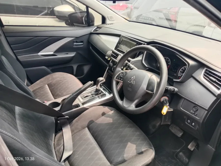Foto Mobil Bekas Kabin Depan Mitsubishi Xpander 1.5 Exceed tahun 2022