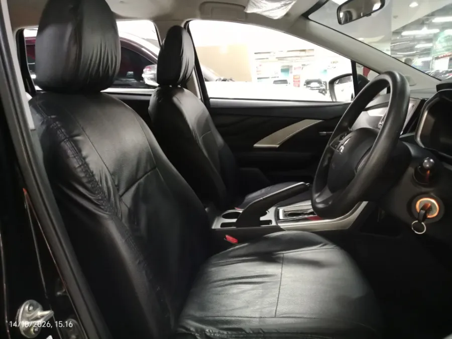 Foto Mobil Bekas Kabin Depan Mitsubishi Xpander 1.5 Exceed tahun 2022