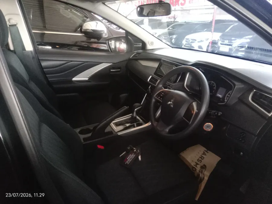 Foto Mobil Bekas Kabin Depan Mitsubishi Xpander 1.5 Exceed tahun 2023