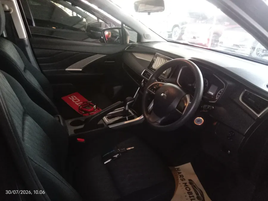 Foto Mobil Bekas Kabin Depan Mitsubishi Xpander 1.5 Exceed tahun 2023
