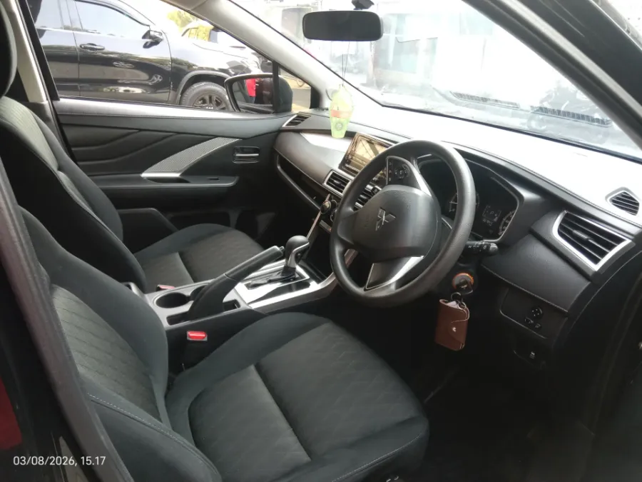 Foto Mobil Bekas Kabin Depan Mitsubishi Xpander 1.5 Exceed tahun 2023
