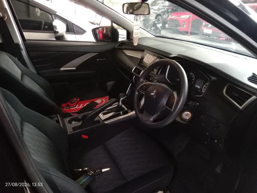 Foto Mobil Bekas Kabin Depan Mitsubishi Xpander 1.5 Exceed tahun 2023