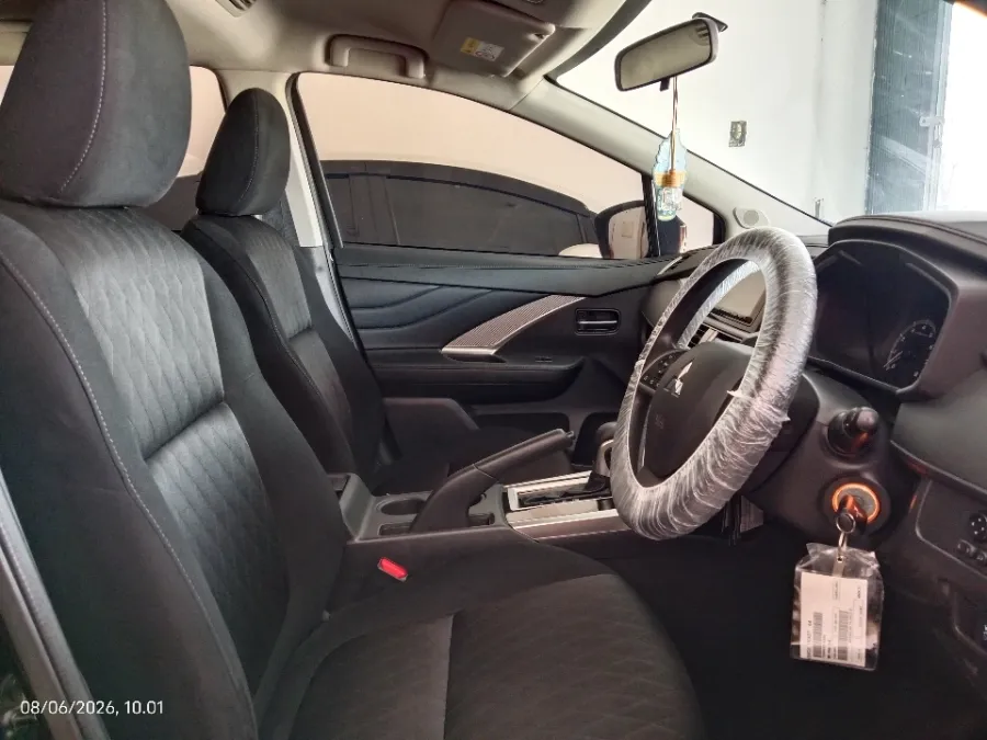 Foto Mobil Bekas Kabin Depan Mitsubishi Xpander 1.5 Exceed tahun 2024
