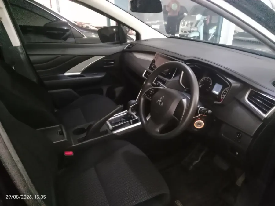 Foto Mobil Bekas Kabin Depan Mitsubishi Xpander 1.5 GLS tahun 2023