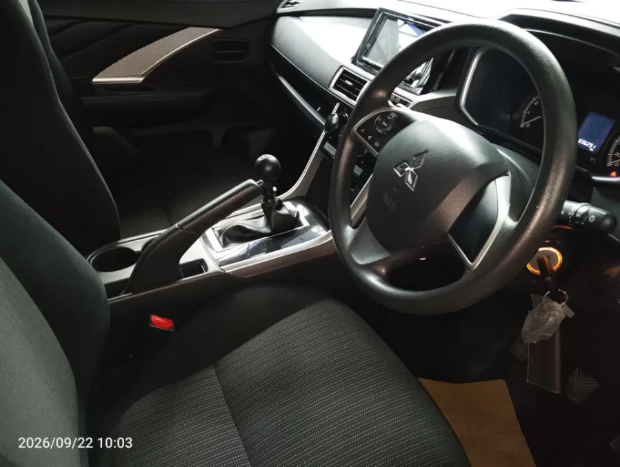 Foto Mobil Bekas Kabin Depan Mitsubishi Xpander 1.5 GLS tahun 2023