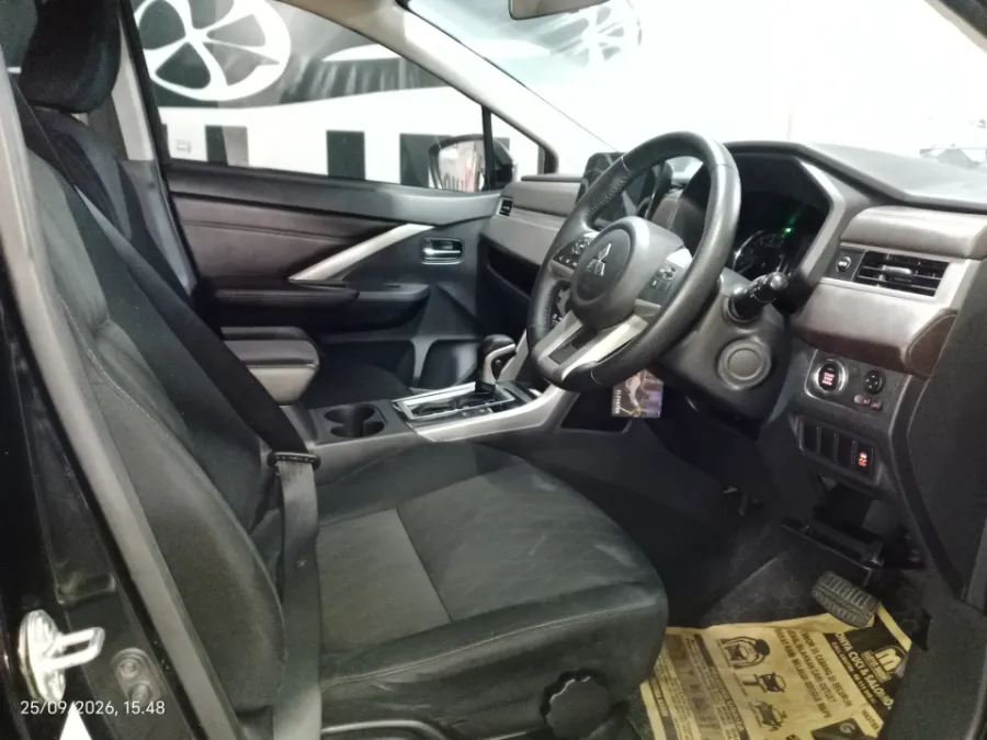 Foto Mobil Bekas Kabin Depan Mitsubishi Xpander 1.5 Limited tahun 2024
