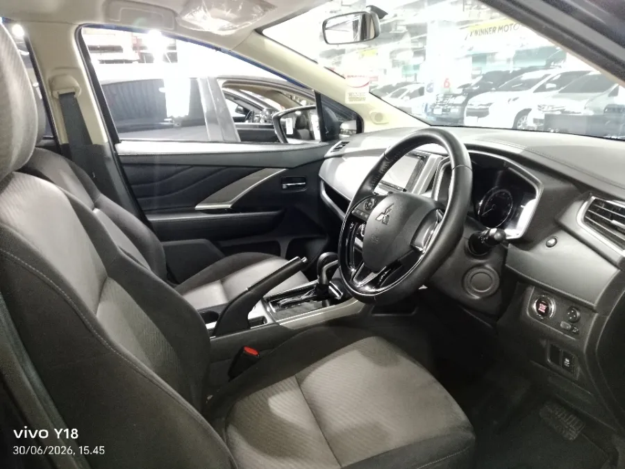 Foto Mobil Bekas Kabin Depan Mitsubishi Xpander 1.5 Sport tahun 2020
