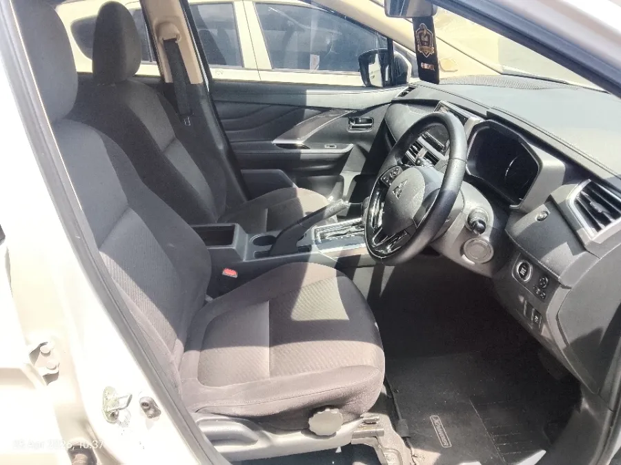 Foto Mobil Bekas Kabin Depan Mitsubishi Xpander 1.5 Sport tahun 2021