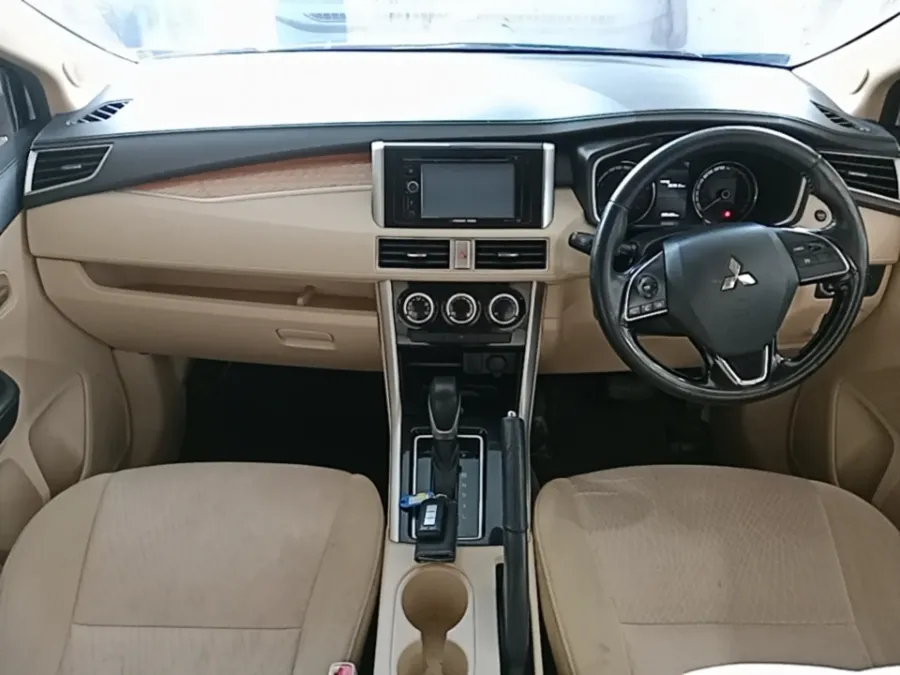 Foto Mobil Bekas Dashboard Mitsubishi Xpander 1.5 Ultimate tahun 2018