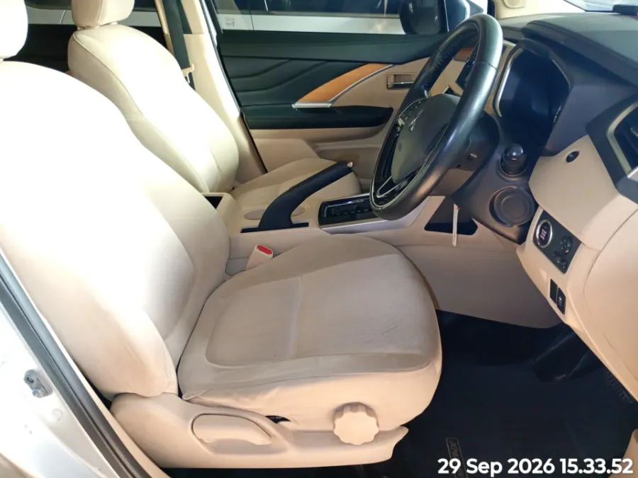 Foto Mobil Bekas Kabin Depan Mitsubishi Xpander 1.5 Ultimate tahun 2018
