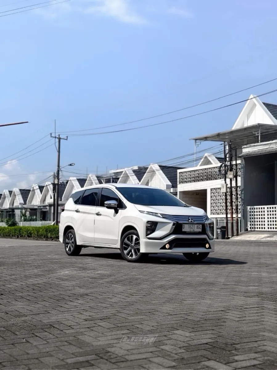 Foto Mobil Bekas Tampak Samping Mitsubishi Xpander 1.5 Ultimate tahun 2018