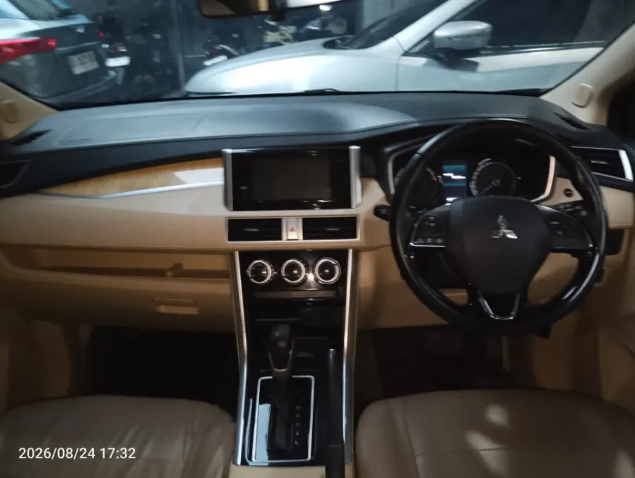 Foto Mobil Bekas Dashboard Mitsubishi Xpander 1.5 Ultimate tahun 2021