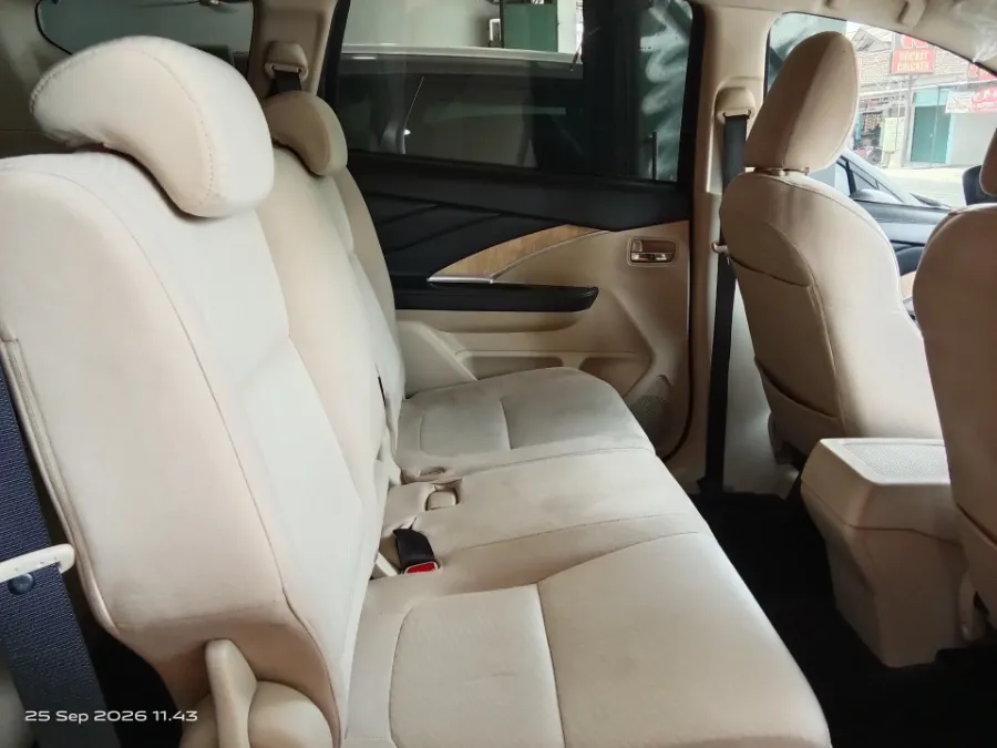 Foto Mobil Bekas Kabin Belakang Mitsubishi Xpander 1.5 Ultimate tahun 2021