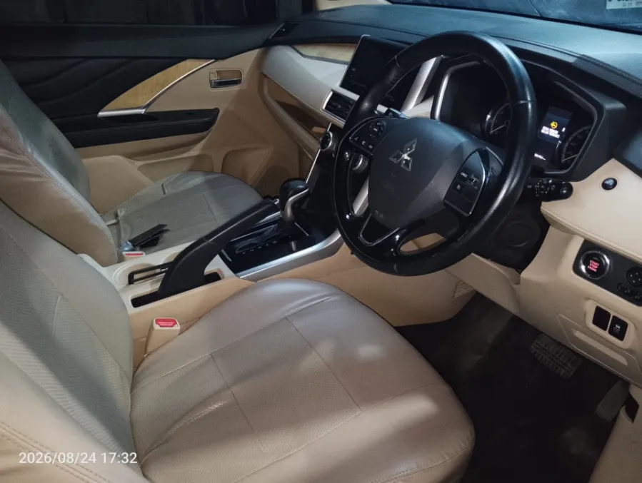 Foto Mobil Bekas Kabin Depan Mitsubishi Xpander 1.5 Ultimate tahun 2021