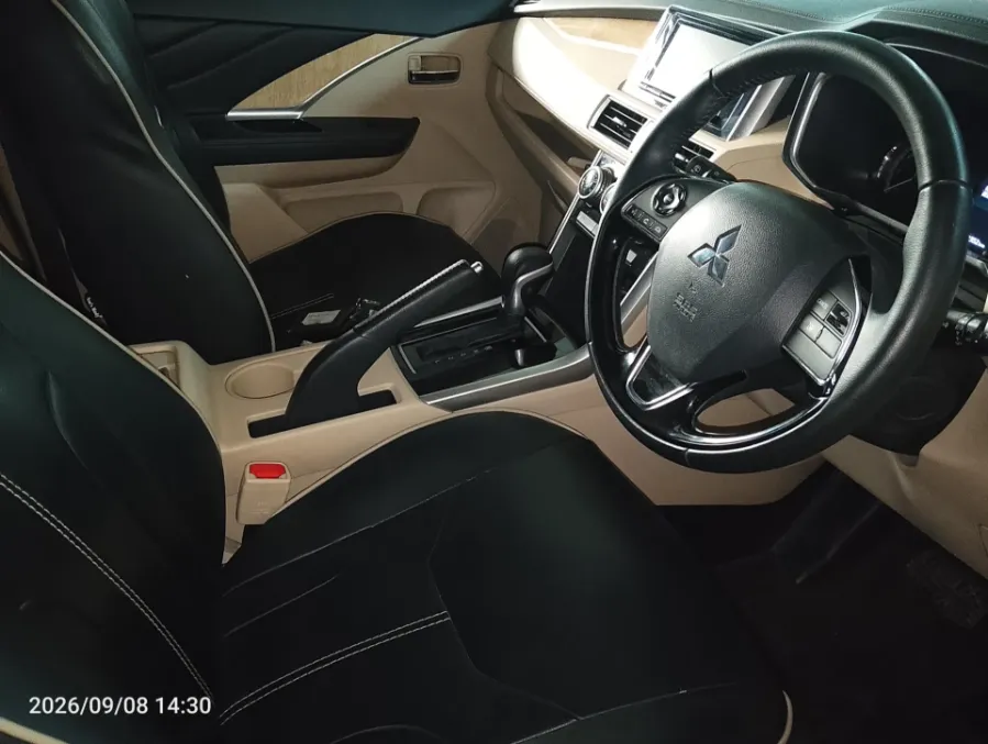 Foto Mobil Bekas Kabin Depan Mitsubishi Xpander 1.5 Ultimate tahun 2021