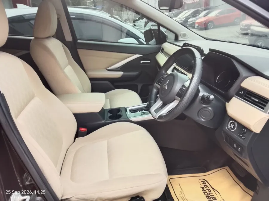 Foto Mobil Bekas Kabin Depan Mitsubishi Xpander 1.5 Ultimate tahun 2021