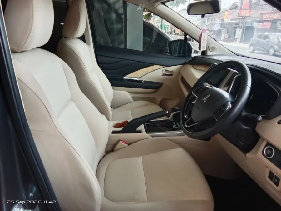 Foto Mobil Bekas Kabin Depan Mitsubishi Xpander 1.5 Ultimate tahun 2021