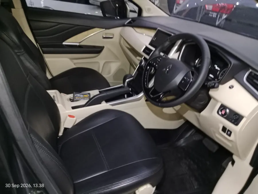 Foto Mobil Bekas Kabin Depan Mitsubishi Xpander 1.5 Ultimate tahun 2021