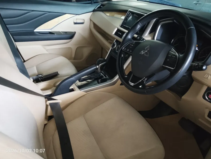 Foto Mobil Bekas Kabin Depan Mitsubishi Xpander 1.5 Ultimate tahun 2021