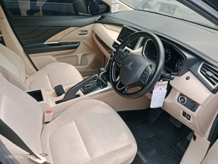 Foto Mobil Bekas Kabin Depan Mitsubishi Xpander 1.5 Ultimate tahun 2021