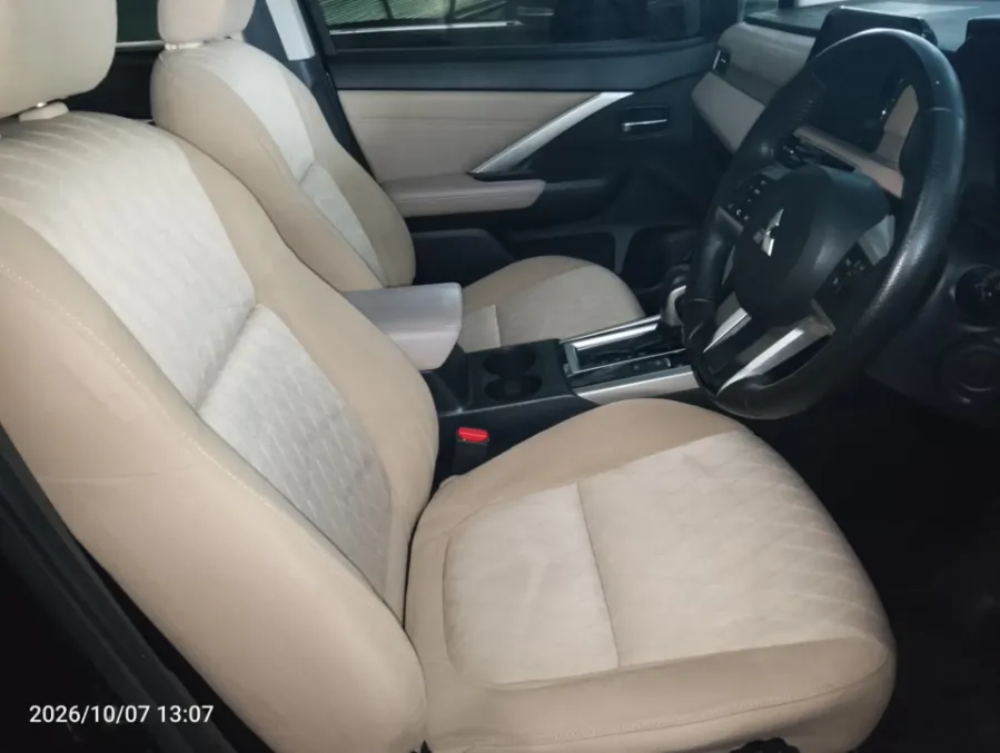 Foto Mobil Bekas Kabin Depan Mitsubishi Xpander 1.5 Ultimate tahun 2021