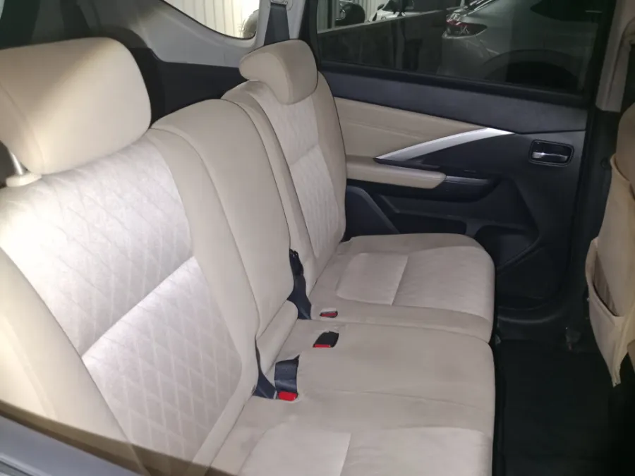 Foto Mobil Bekas Kabin Belakang Mitsubishi Xpander 1.5 Ultimate tahun 2022