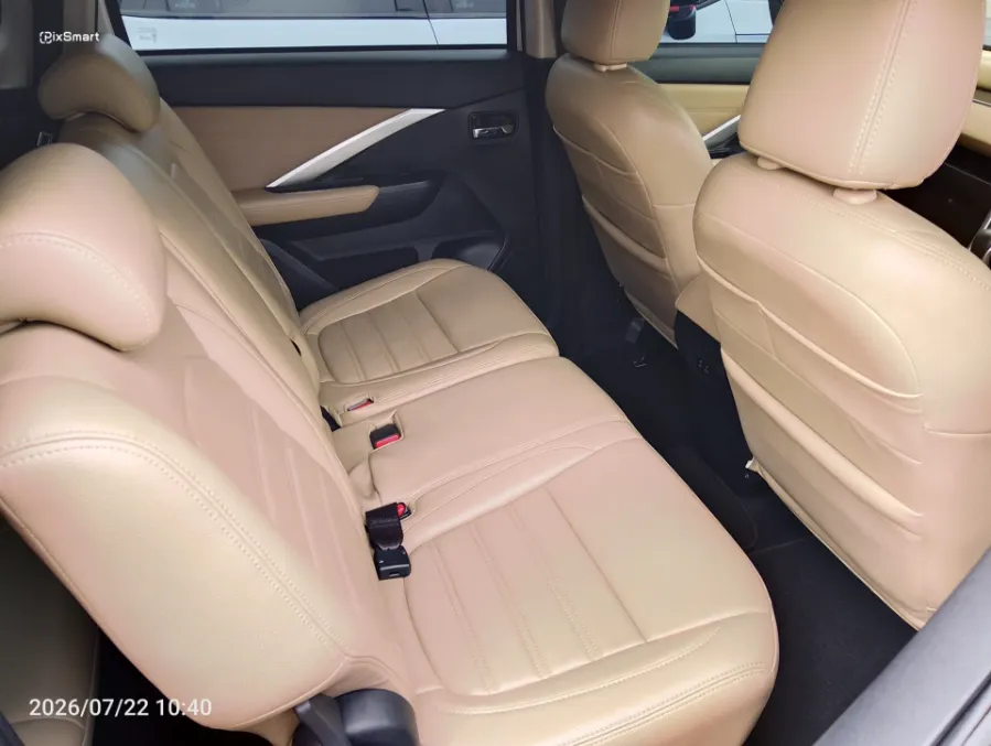 Foto Mobil Bekas Kabin Belakang Mitsubishi Xpander 1.5 Ultimate tahun 2022