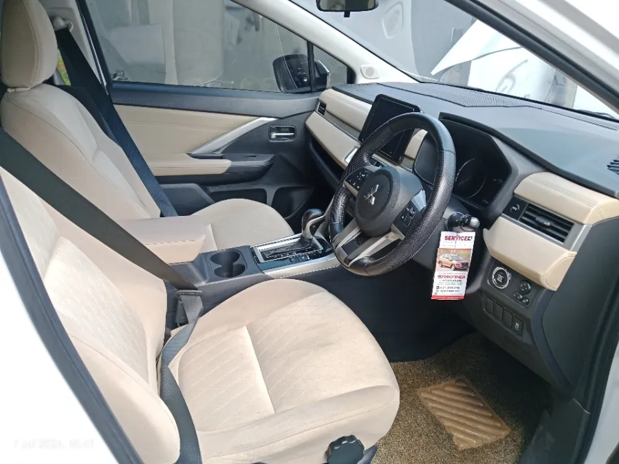 Foto Mobil Bekas Kabin Depan Mitsubishi Xpander 1.5 Ultimate tahun 2022