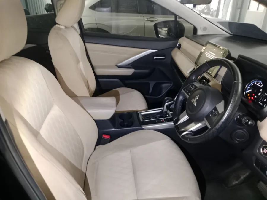 Foto Mobil Bekas Kabin Depan Mitsubishi Xpander 1.5 Ultimate tahun 2022