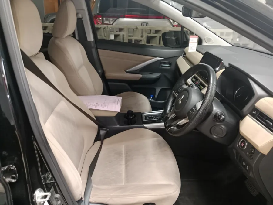 Foto Mobil Bekas Kabin Depan Mitsubishi Xpander 1.5 Ultimate tahun 2022