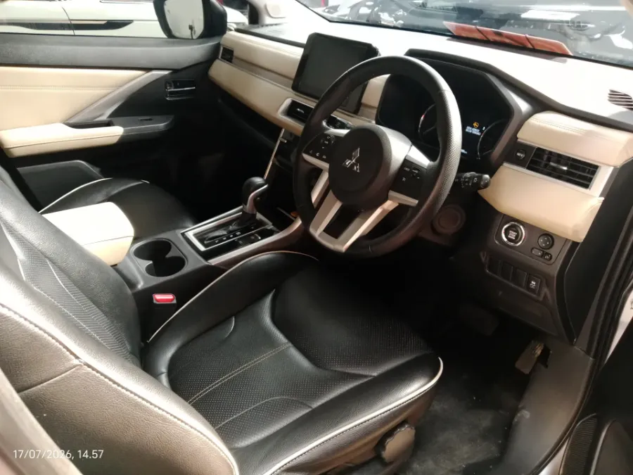 Foto Mobil Bekas Kabin Depan Mitsubishi Xpander 1.5 Ultimate tahun 2022