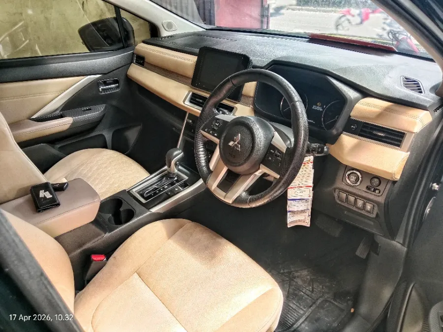 Foto Mobil Bekas Kabin Depan Mitsubishi Xpander 1.5 Ultimate tahun 2022