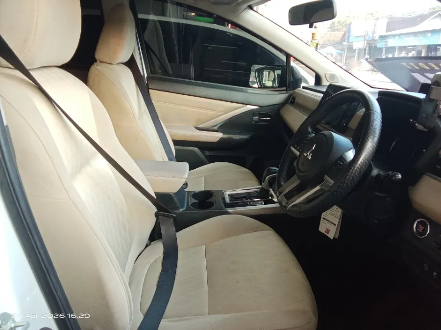 Foto Mobil Bekas Kabin Depan Mitsubishi Xpander 1.5 Ultimate tahun 2022
