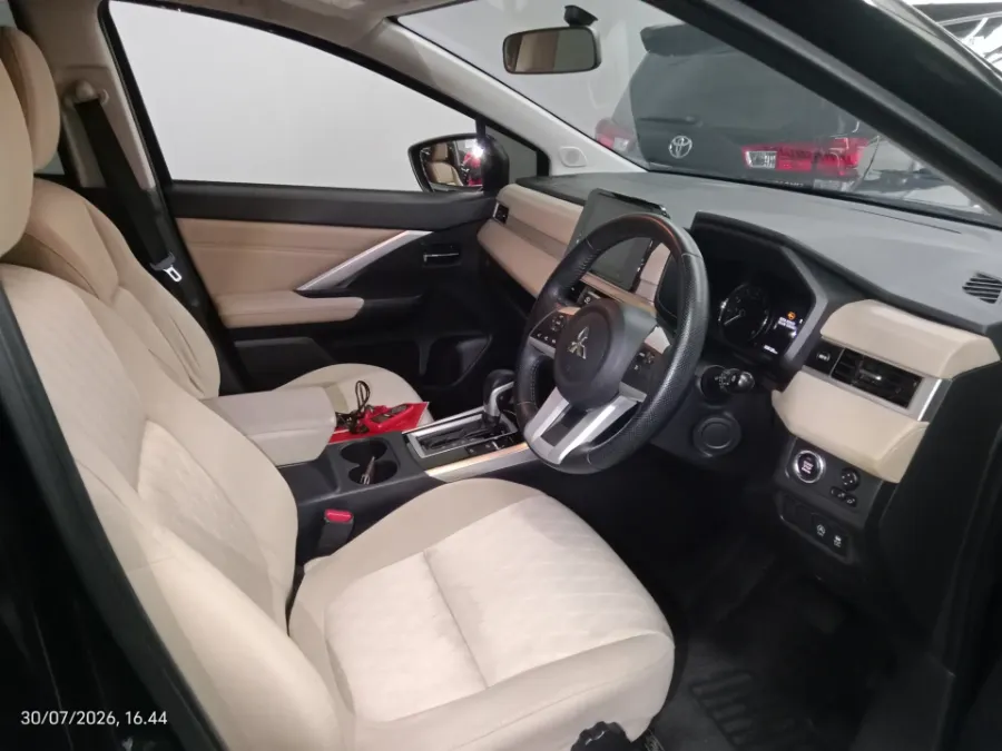 Foto Mobil Bekas Kabin Depan Mitsubishi Xpander 1.5 Ultimate tahun 2022