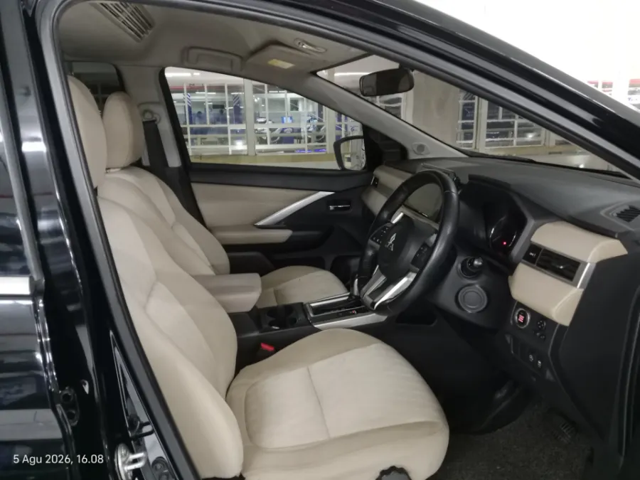 Foto Mobil Bekas Kabin Depan Mitsubishi Xpander 1.5 Ultimate tahun 2022