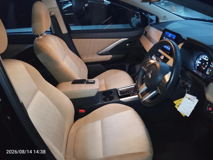 Foto Mobil Bekas Kabin Depan Mitsubishi Xpander 1.5 Ultimate tahun 2022