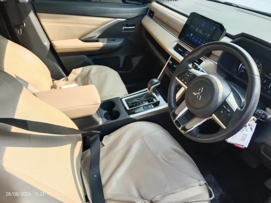 Foto Mobil Bekas Kabin Depan Mitsubishi Xpander 1.5 Ultimate tahun 2022