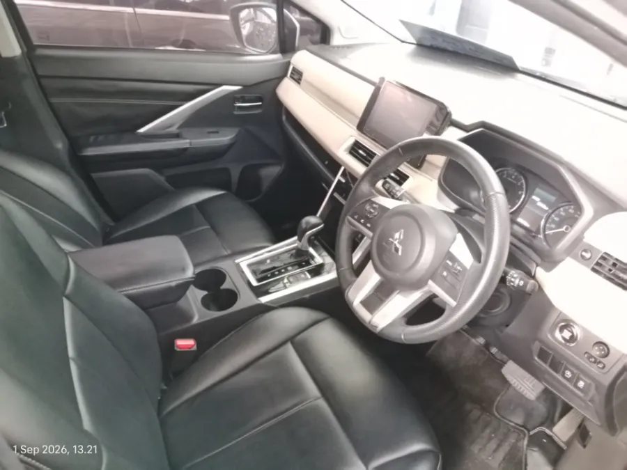 Foto Mobil Bekas Kabin Depan Mitsubishi Xpander 1.5 Ultimate tahun 2022