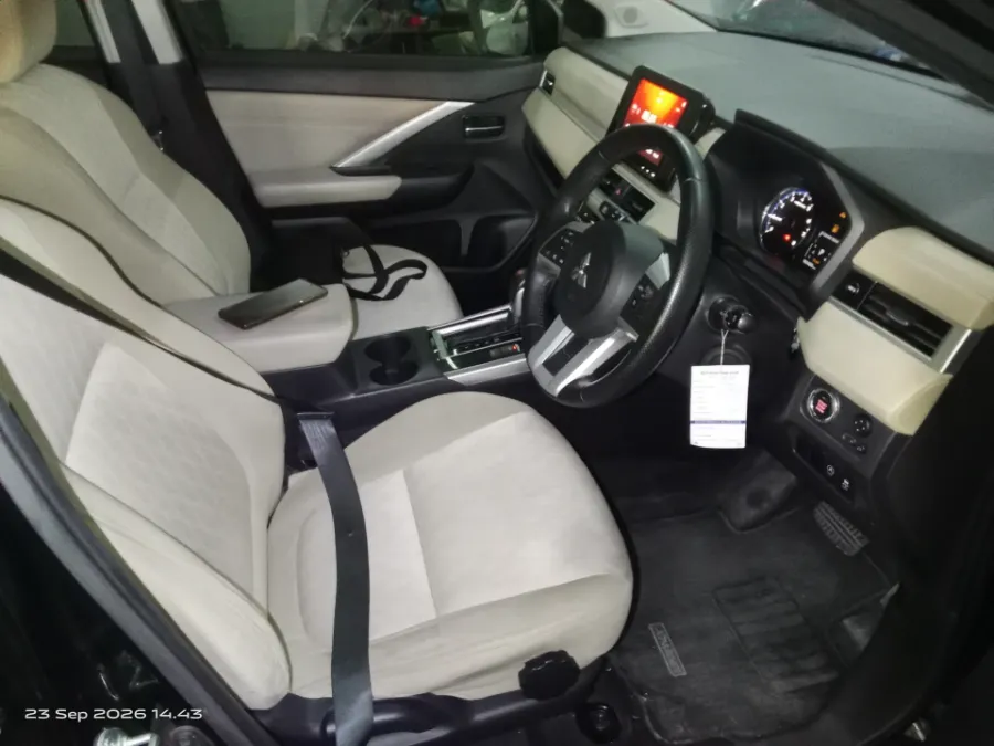 Foto Mobil Bekas Kabin Depan Mitsubishi Xpander 1.5 Ultimate tahun 2022