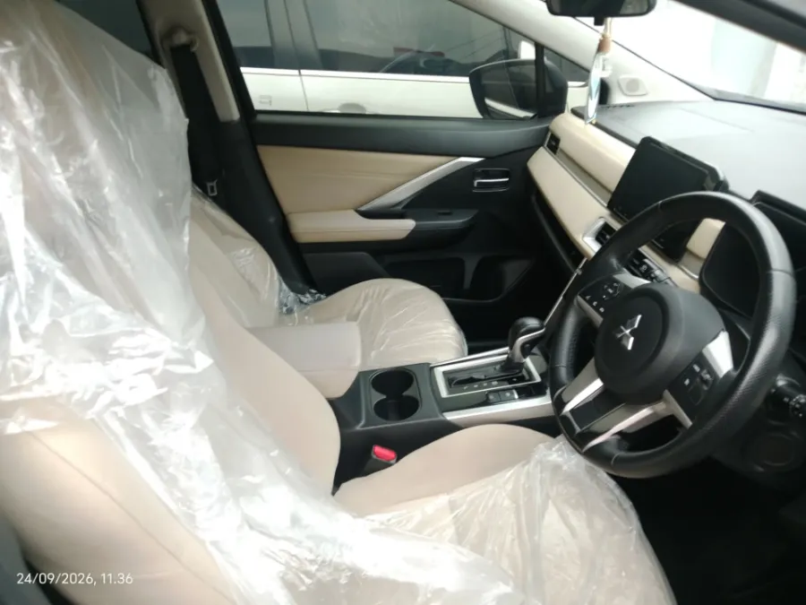 Foto Mobil Bekas Kabin Depan Mitsubishi Xpander 1.5 Ultimate tahun 2022
