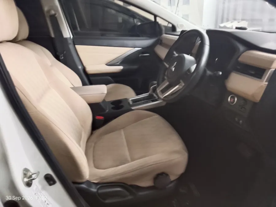 Foto Mobil Bekas Kabin Depan Mitsubishi Xpander 1.5 Ultimate tahun 2022
