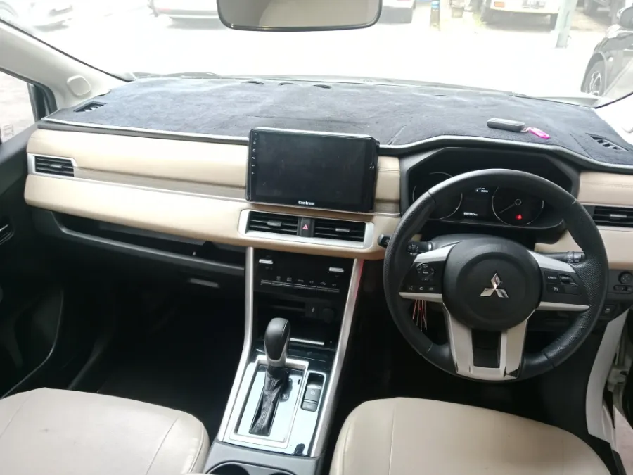 Foto Mobil Bekas Dashboard Mitsubishi Xpander 1.5 Ultimate tahun 2023