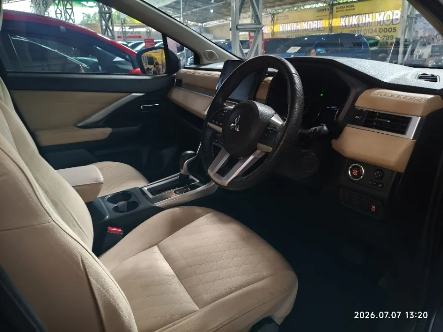 Foto Mobil Bekas Kabin Depan Mitsubishi Xpander 1.5 Ultimate tahun 2023